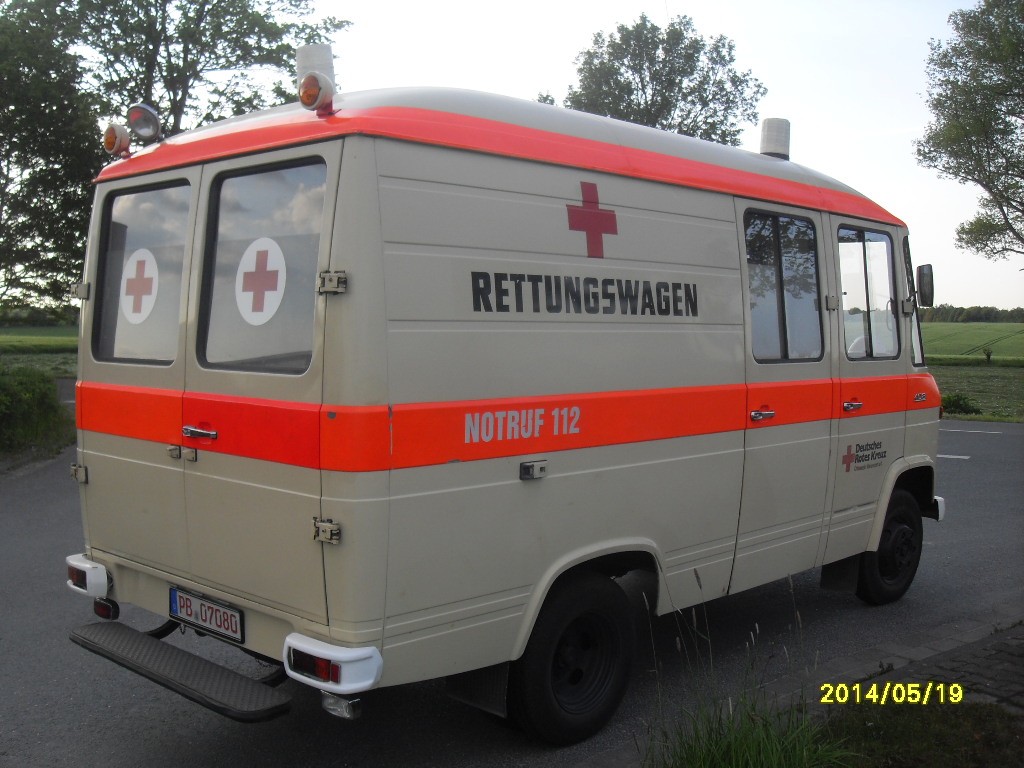 Mercedes Benz 408 Rettungswagen